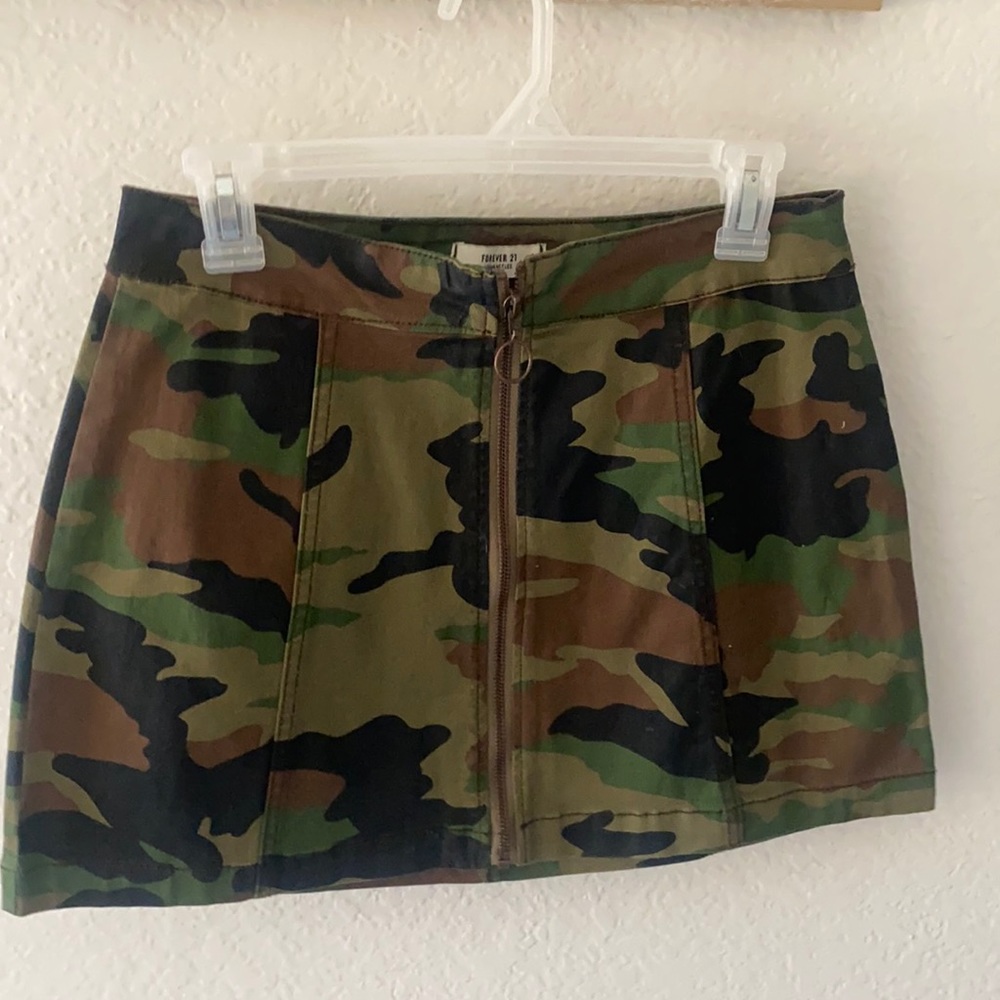 Camo size 27-medium mini skirt